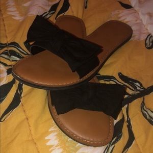 Black bow flats